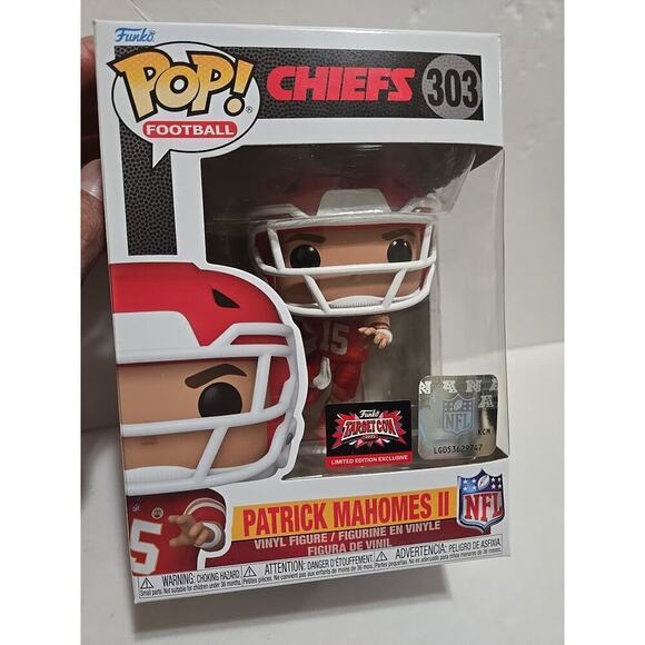 PATRICK MAHOMES FUNKO POP! FOOTBALL 303: KANSAS CITY CHIEFS - FIGURE! TARGETCON! - Picture 3 of 5